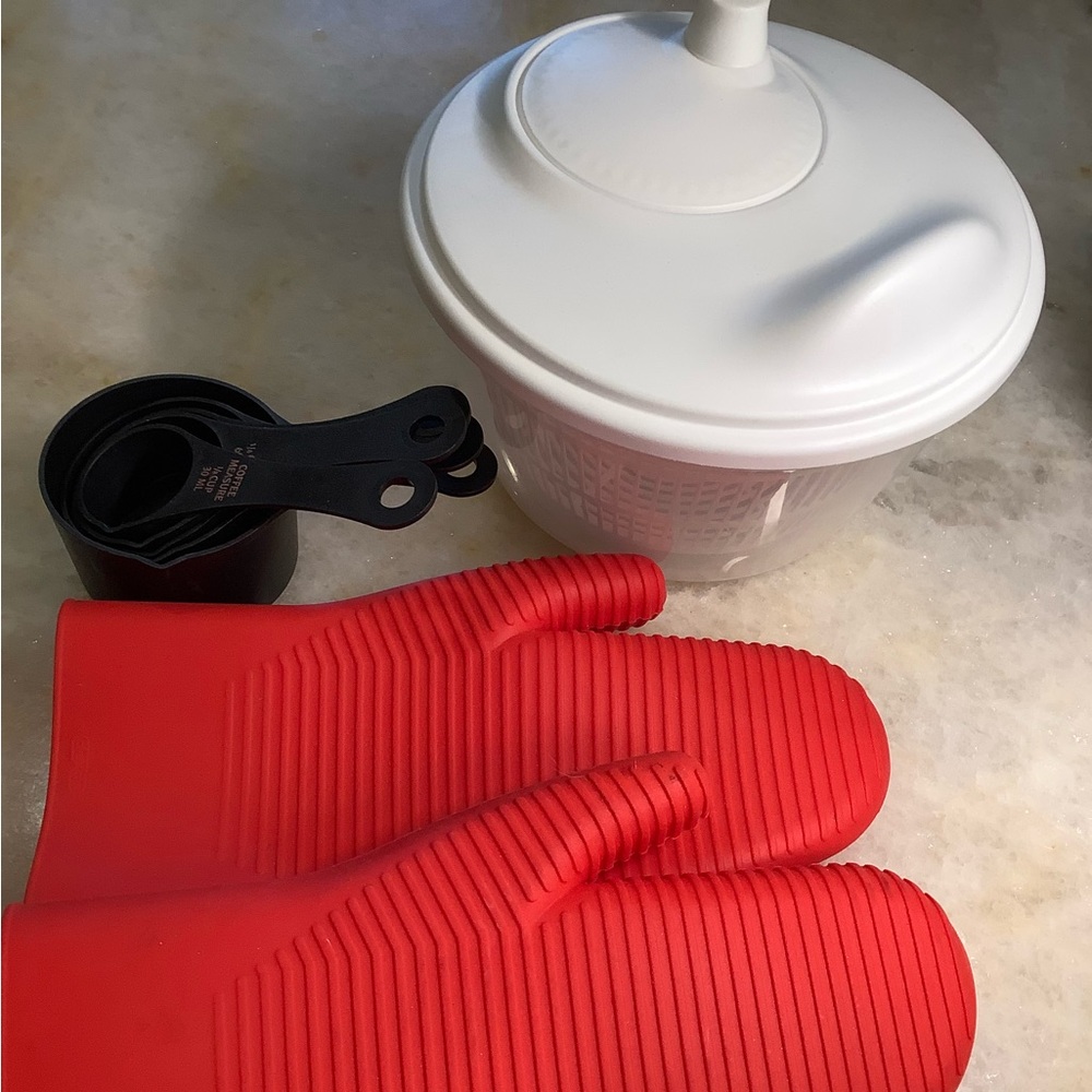 Salad spinner, high temperature silicone oven mitts, measuring cups